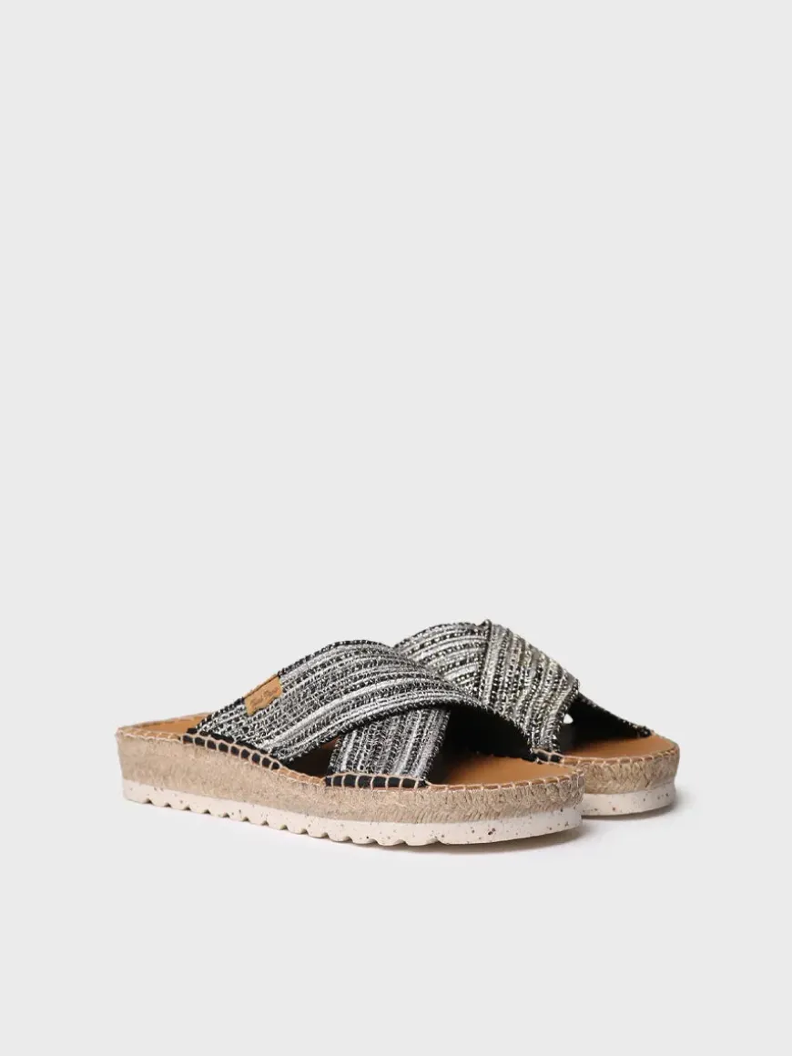 BALI-CL - Flat sandal with crossed straps with a shiny finish