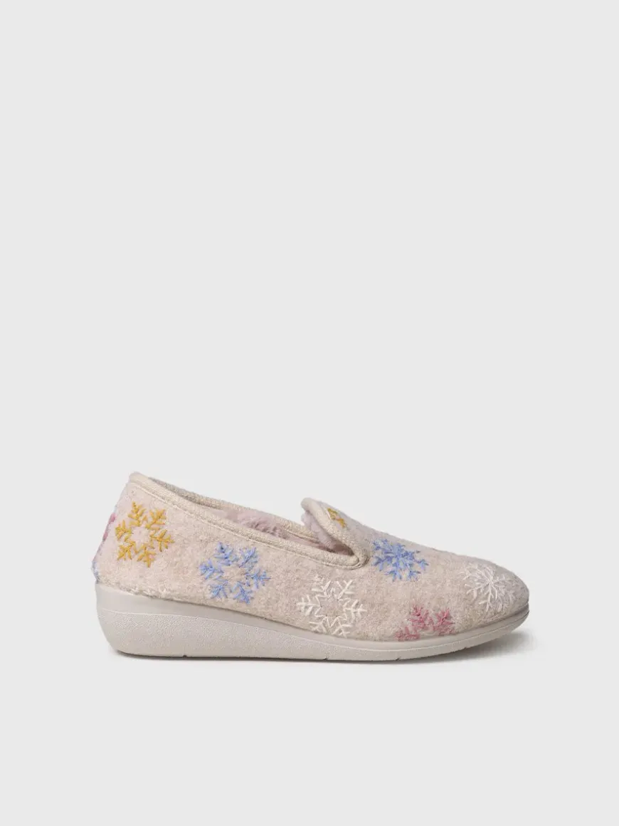 CARME-CP - Women's slippers with embroidered details