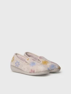 CARME-CP - Women's slippers with embroidered details