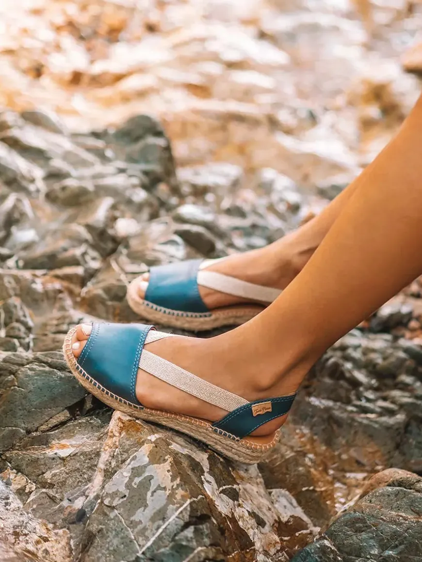 ETNA - Flat leather sandal with elastics
