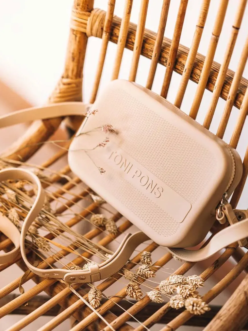 GINGER - Black rubber shoulder bag