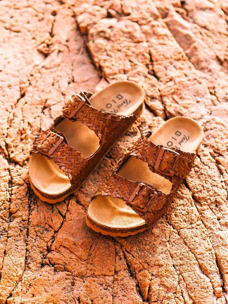 GUAM-TE - Women's BIO buckled sandal