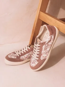 ILDA - Women's athletic shoe with floral print