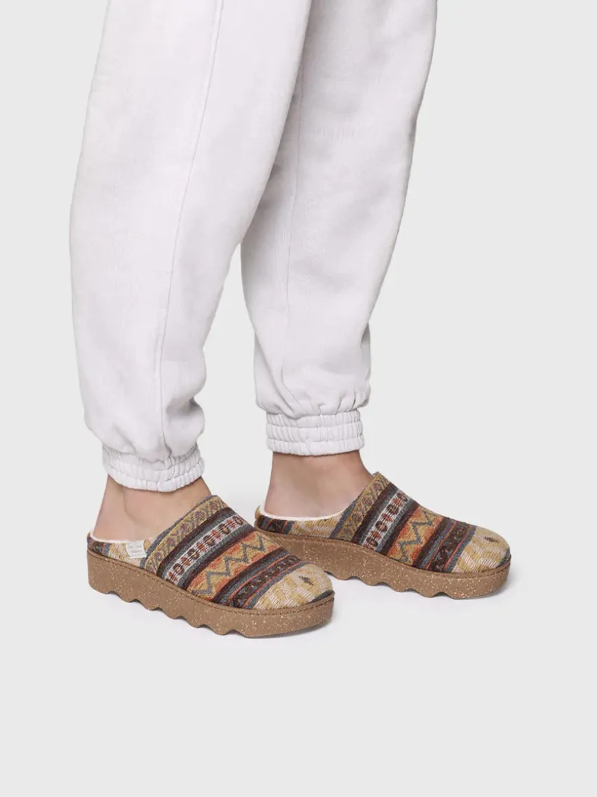 JOYCE-YA - Women's slipper with ethnic motifs