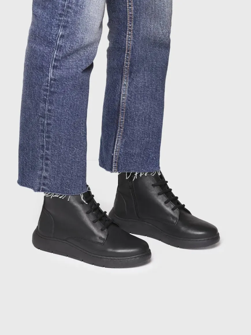 PESCARA - Women's leather boot with laces in leather colour