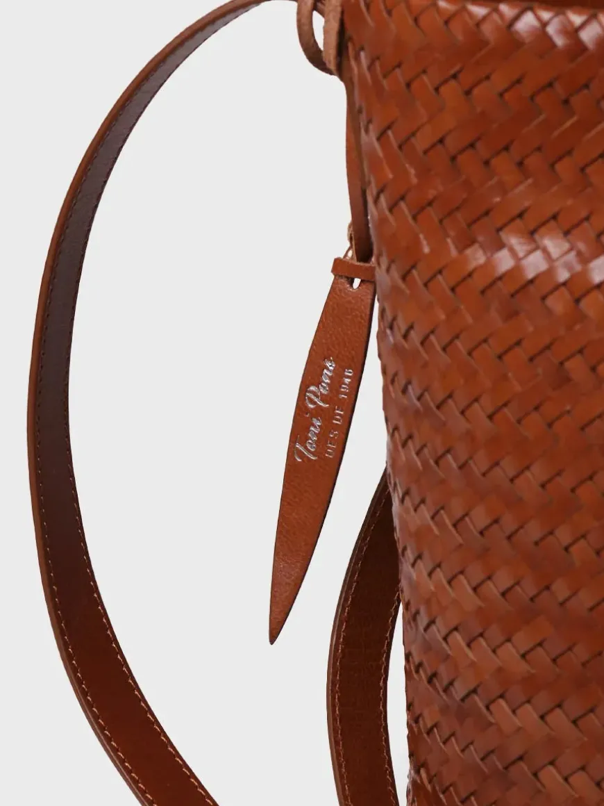 SALLY - Bucket bag in braided leather with adjustable strap